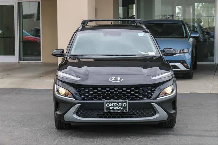 $17587 : Hyundai KONA 2022 AWD SEL 4d image 2
