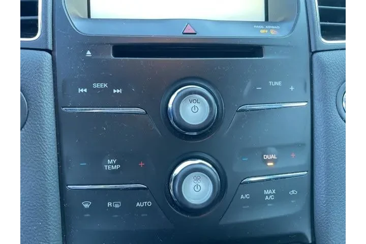 Ford Taurus 2015 Limited 4dr image 9