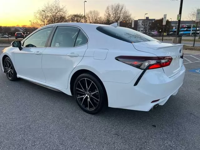 $19900 : 2021 Camry Hybrid SE image 8