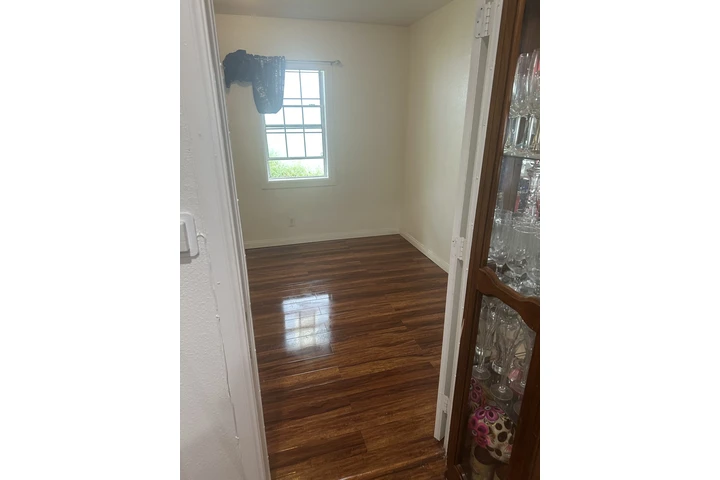 $900 : RENTO CUARTO C/UTILIDADES INC. image 1