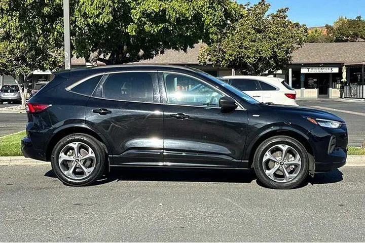 $16897 : Ford Escape 2023 AWD ST-Line image 7