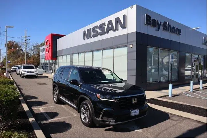 $35841 : Honda Pilot 2024 AWD EX-L 4d image 2