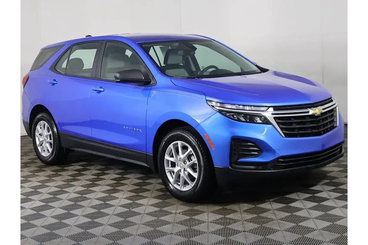 $23493 : Chevrolet Equinox 2024 LS 4d image 2