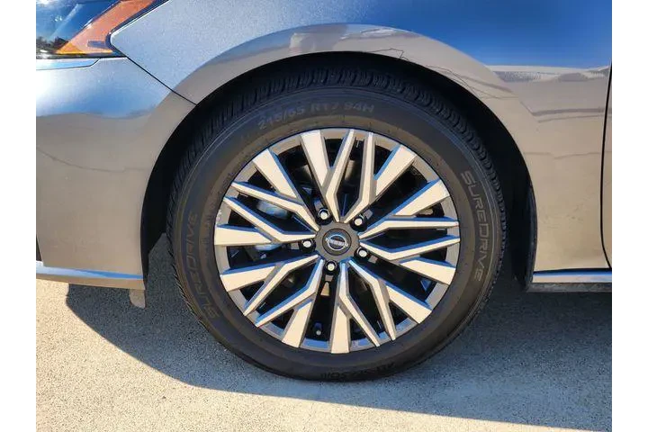 $19995 : Nissan Altima 2024 2.5 SV 4d image 9