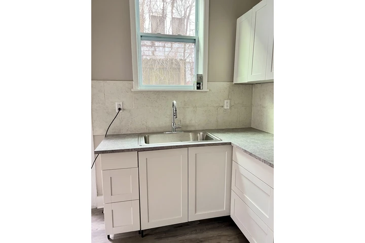 $1000 : Hermosa vivianda renovada enLR image 3