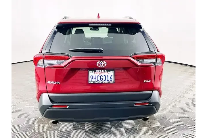 $31500 : Toyota RAV4 2023 XLE Premium image 6