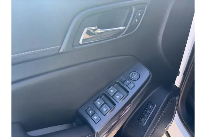 $29750 : GMC Yukon XL 2019 4x4 SLT 4d image 5