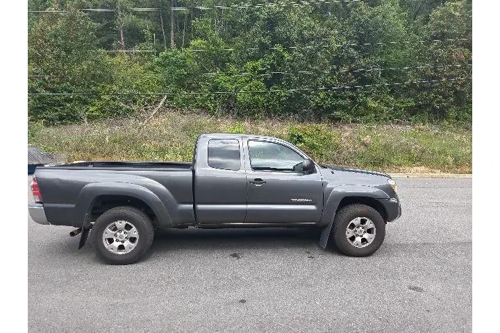 $13690 : Toyota Tacoma 2013 4x2 PreRu image 2