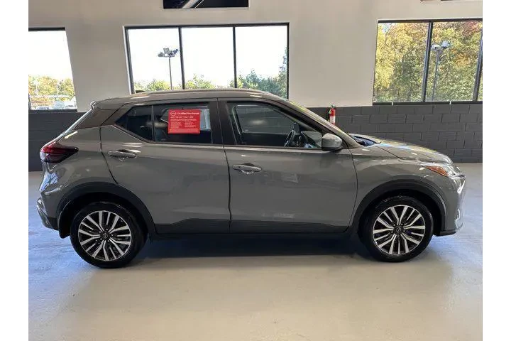 $17895 : Nissan Kicks 2023 SV 4dr Cro image 7