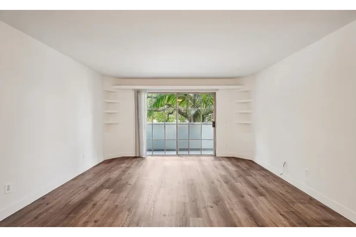 $2350 : Los Angeles image 9