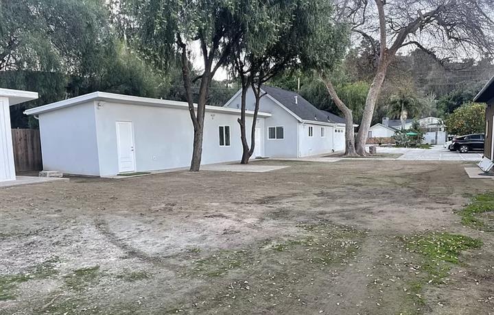 $2000 : HOUSE RENT IN LOS ANGELES CA image 3