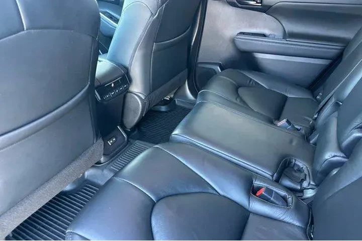 $35500 : Toyota Highlander 2023 AWD L image 7