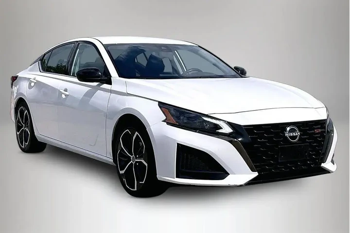 $19199 : Nissan Altima 2023 2.5 SR 4d image 1