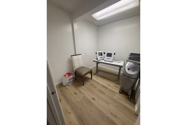 $700 : cuarto esteticista image 1