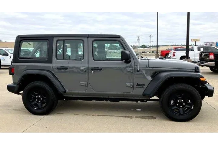 Jeep Wrangler Unlimited 2022 image 6