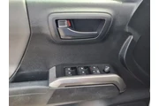 $28500 : Toyota Tacoma 2022 4x4 TRD P thumbnail