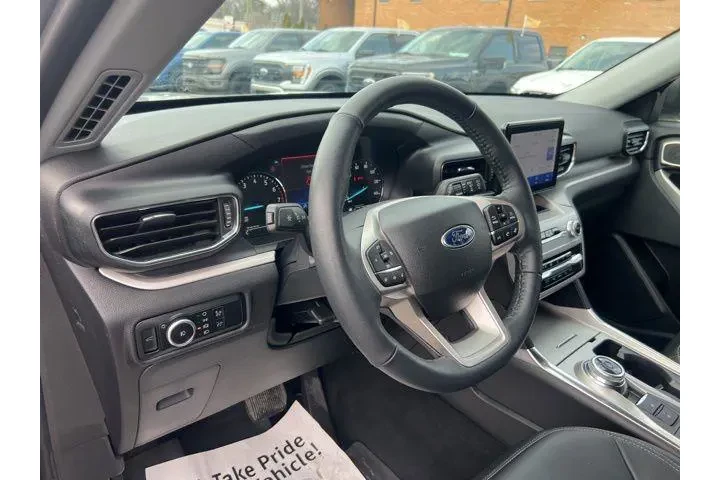 $31893 : Ford Explorer 2023 AWD XLT 4 image 7