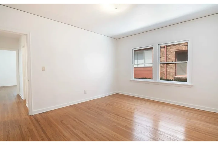 $2500 : 3BED/2BATH HOME IN SOUTH GATE image 7