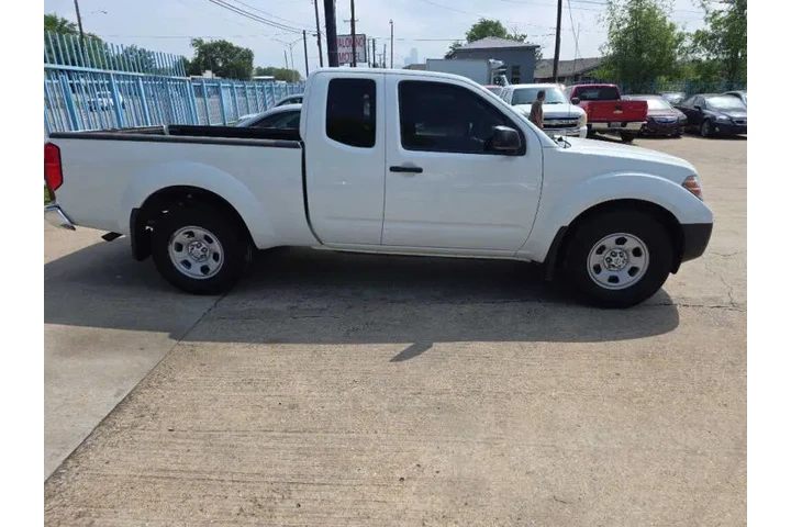 $9500 : 2020 Frontier S image 4