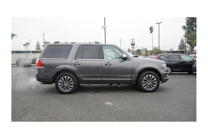 $19920 : 2016 Navigator Select image 5
