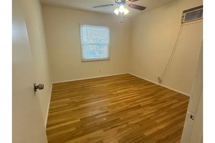 $1000 : Recién pintado, 2 habitaciones image 1