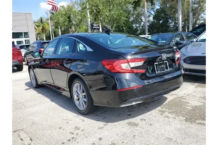 $18990 : Honda Accord 2022 LX 4dr Sed image 4