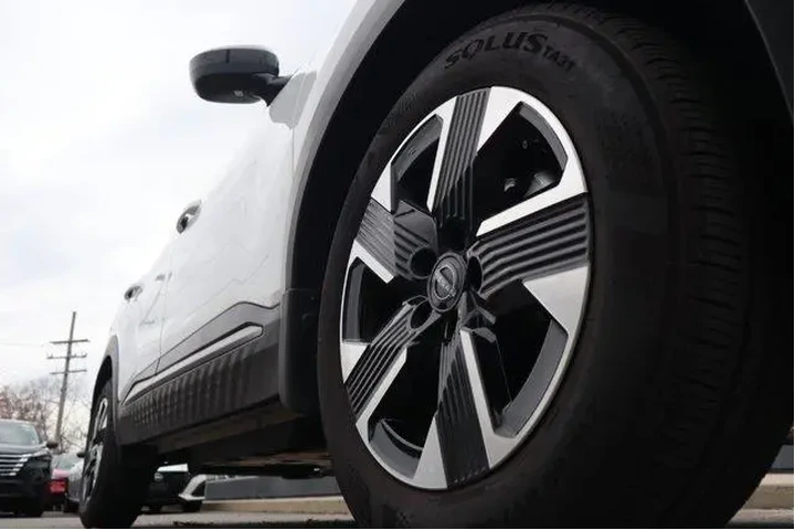 $21222 : Nissan Kicks 2025 AWD SV 4dr image 10