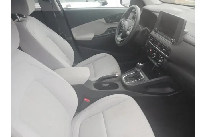 $13800 : 2022 Kona SEL image 4