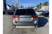 $14999 : Mitsubishi Outlander 2020 ES thumbnail