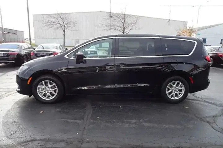 $24999 : 2024 CHRYSLER VOYAGER image 4