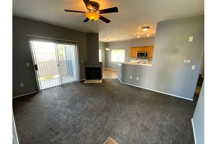 $1400 : Available 1Bedroom Apt  in LA image 2