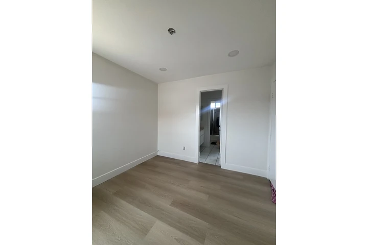 $800 : Corona Hills image 2