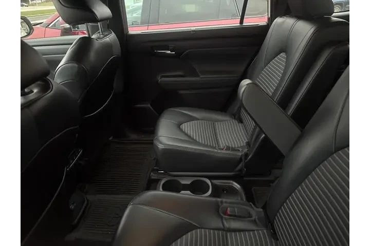 $38938 : Toyota Highlander 2022 AWD X image 5