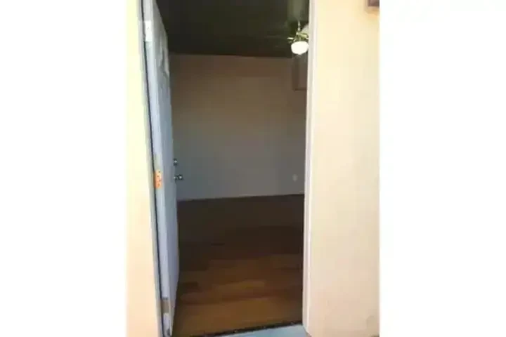 DOWNEY RENTO CUARTO CON BAÑO image 2