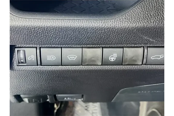 $39900 : Toyota RAV4 2025 AWD XLE 4dr image 10