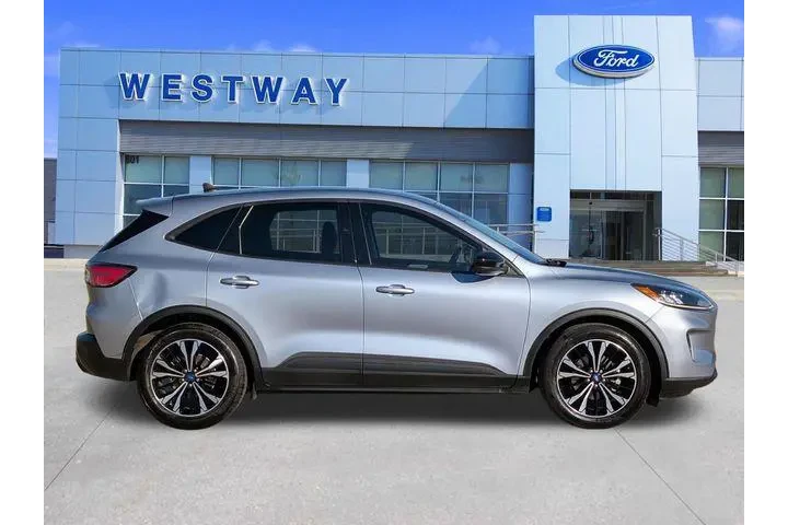 $18505 : Ford Escape 2022 SE 4dr SUV image 2