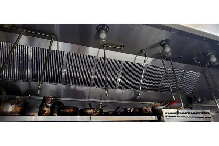 Restaurant cleaning image 1