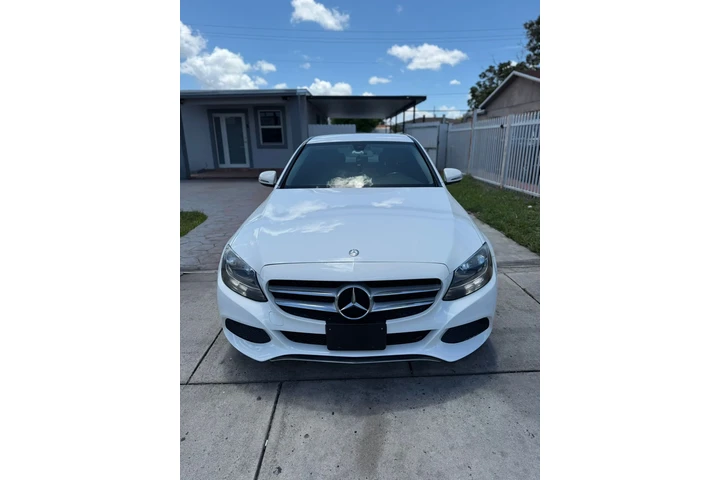 $1500 : Mercedes Benz c300 image 1