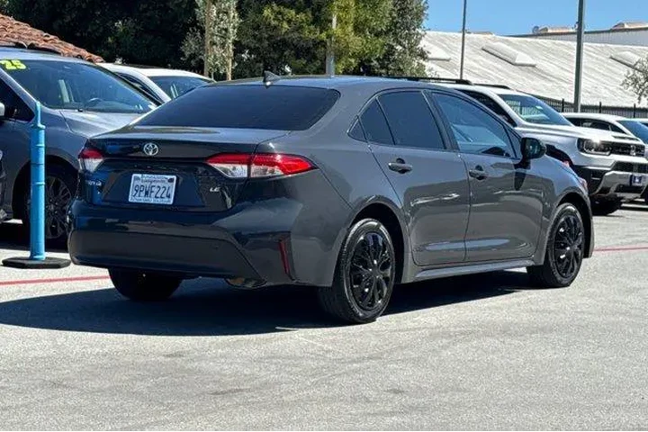 $22888 : Toyota Corolla 2024 LE 4dr S image 2