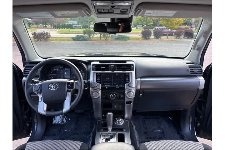 $42979 : Gold Certified2024 4Runner SR5 image 3