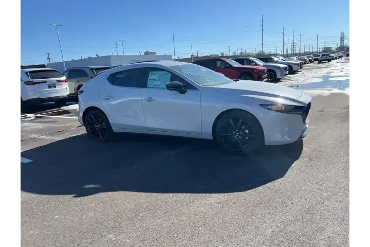 $25980 : Mazda Mazda3 Hatchback 2025 image 2
