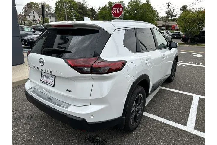 $27231 : Nissan Rogue 2026 AWD SV 4dr image 5