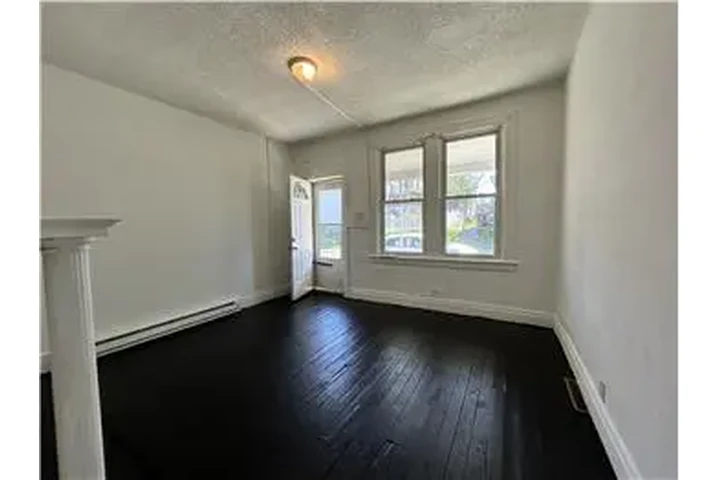 $699 : Rental property with 2 bedro image 2