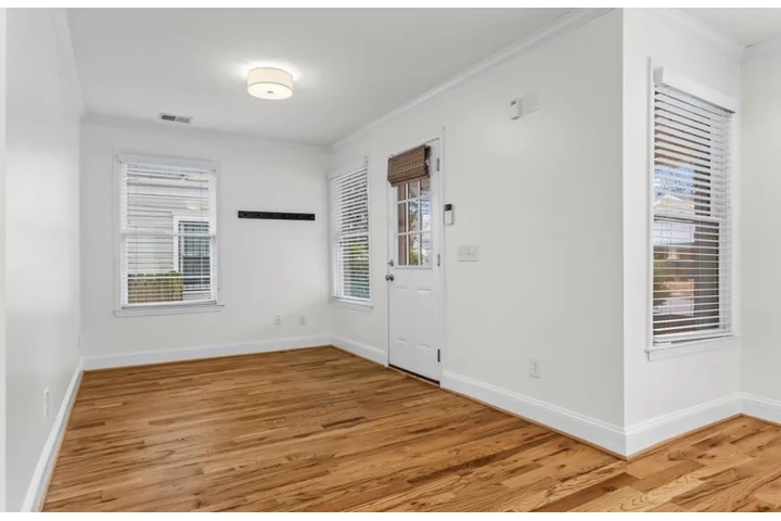 $1450 : 3Bed 2Bath House SW Atlanta image 2