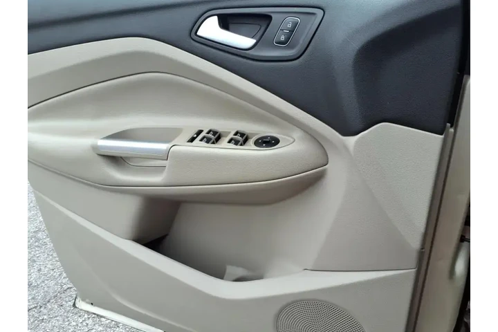 $15990 : Ford Escape 2017 AWD SE 4dr image 7