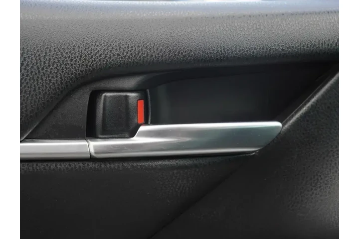 $12232 : Toyota Camry 2018 SE 4dr Sed image 8