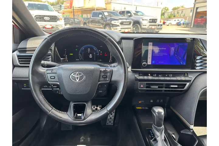 2025 Camry SE image 8