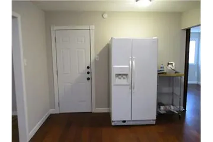 $1100 : Rental property with 4 bedro image 10