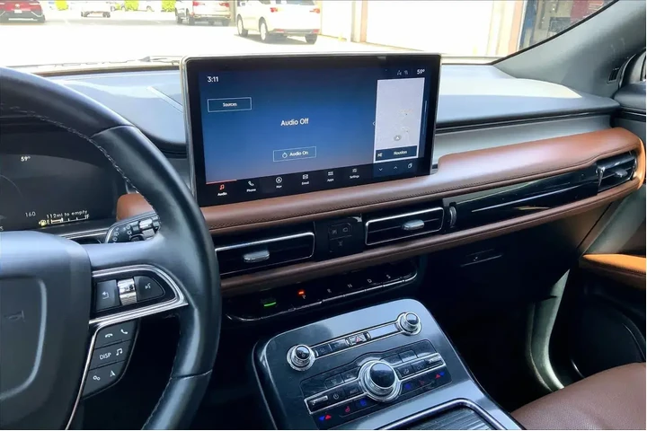 $33990 : Lincoln Nautilus 2021 AWD Re image 7