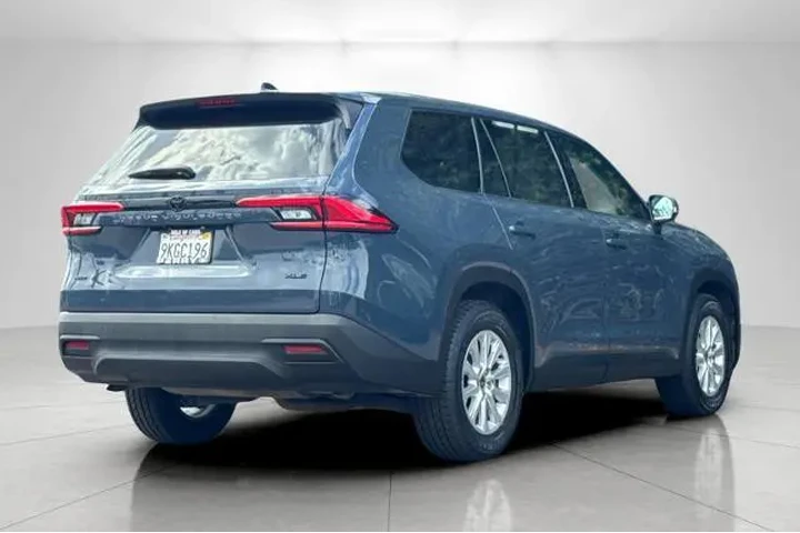 $39926 : Toyota Grand Highlander 2024 image 3